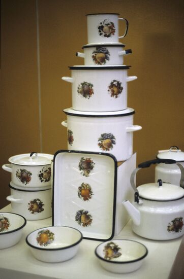 Items produced by Gomel plant of enamelware