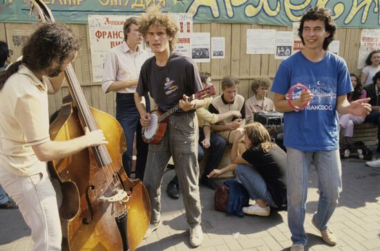 Actors on Old Arbat