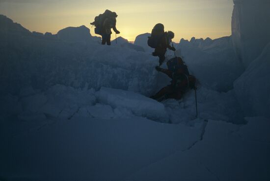 USSR - North Pole - Canada international ski expedition