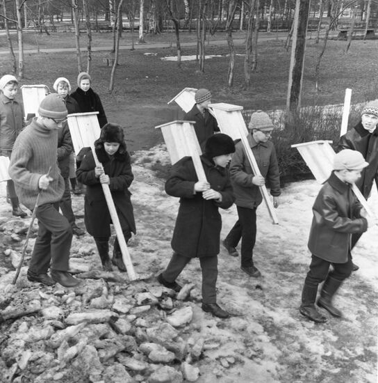 Schoolchildren with birdhouses