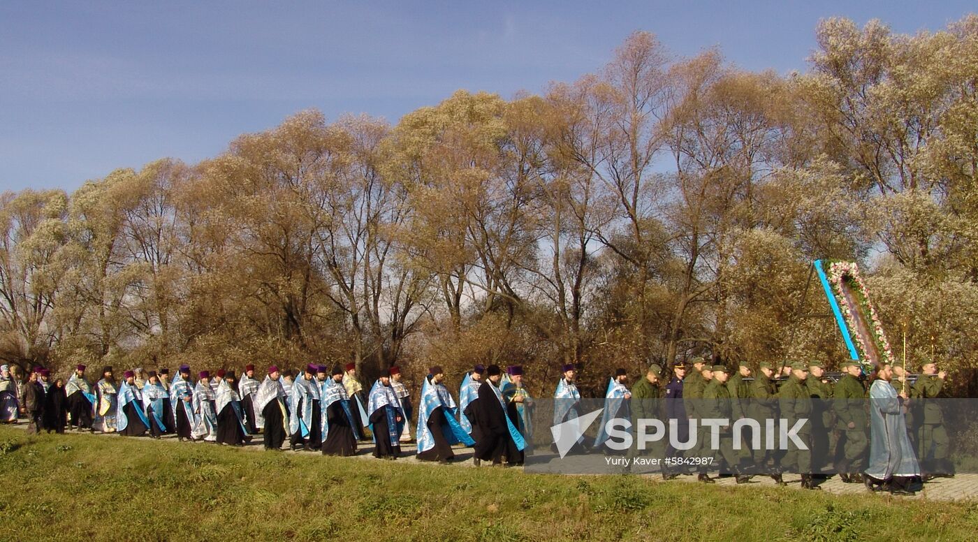 Cross procession in Church of the Intercession on the Nerl