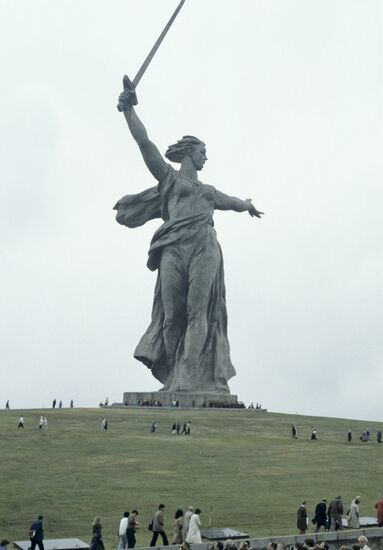 To Heroes of Battle of Stalingrad Historical-Memorial Complex