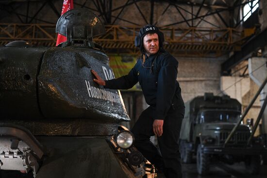 Russia Soviet Tank Preparation