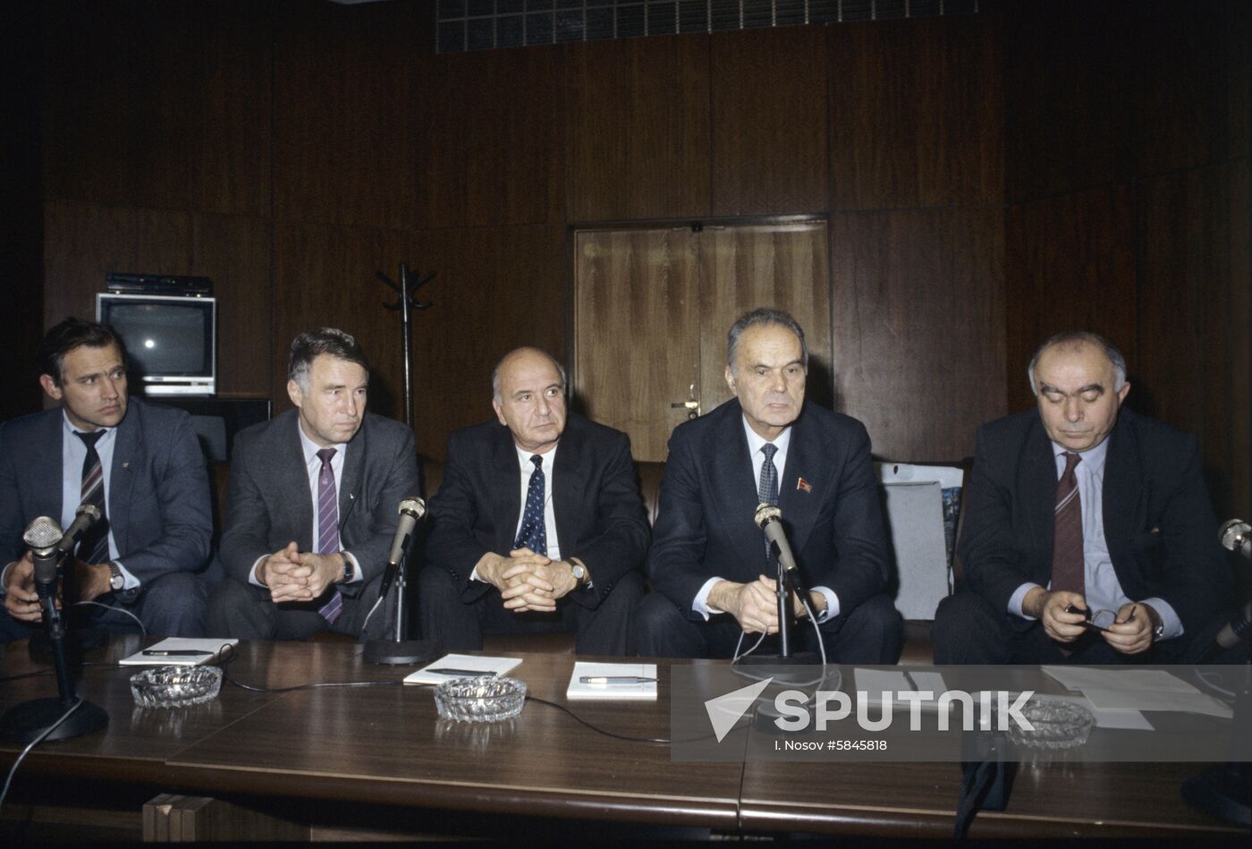 Mikoyan Experimental Design Bureau representatives meet with journalists from socialist countries