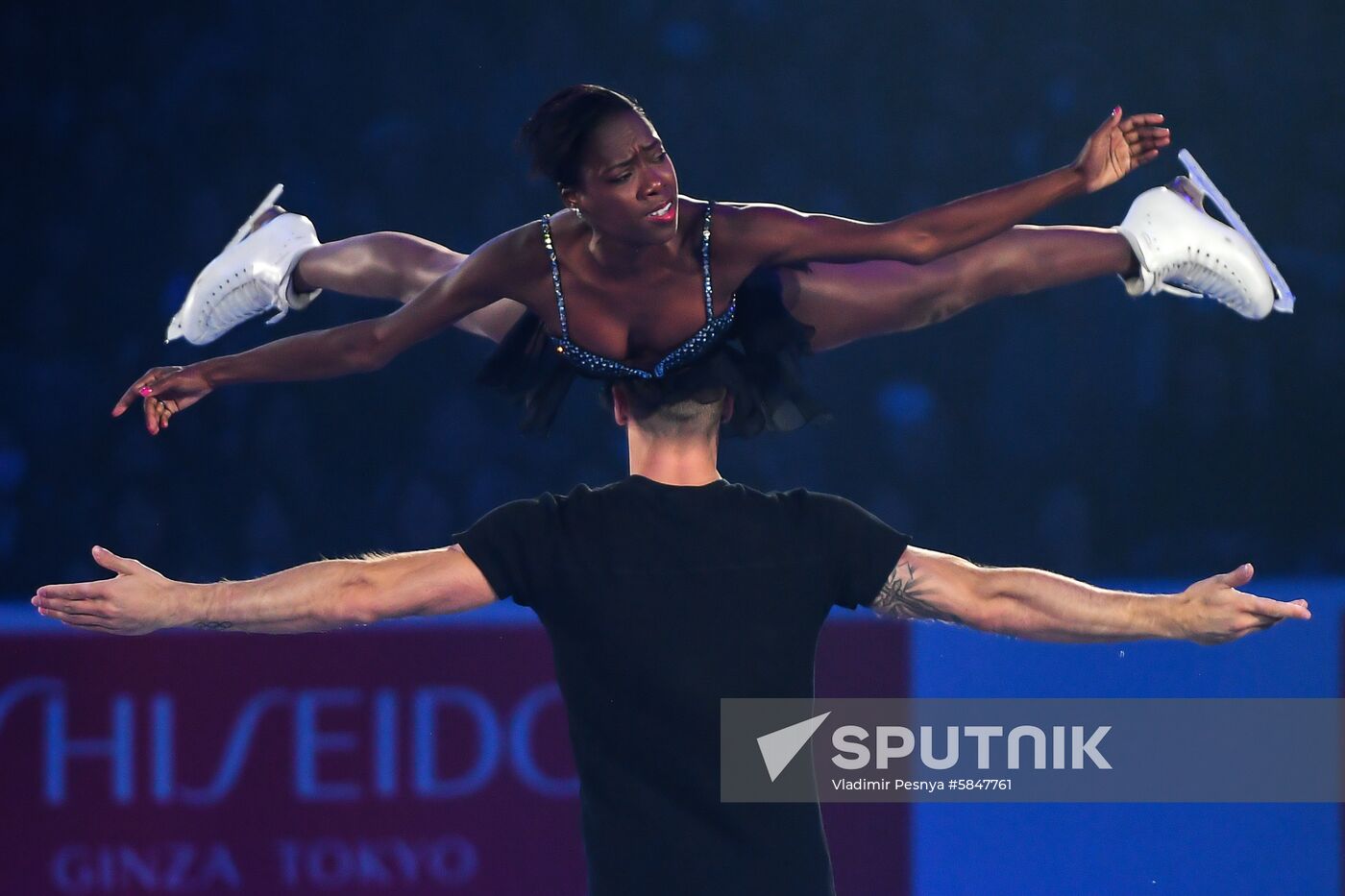 France's Vanessa James and Morgan Cipres perform during the gala exhibition at the World Team Trophy figure skating competition in Fukuoka, Japan. Location: Japan, Fukuoka. Author: Vladimir Pesnya/Sputnik. Japan Figure Skating Team Worlds Gala Exhibition