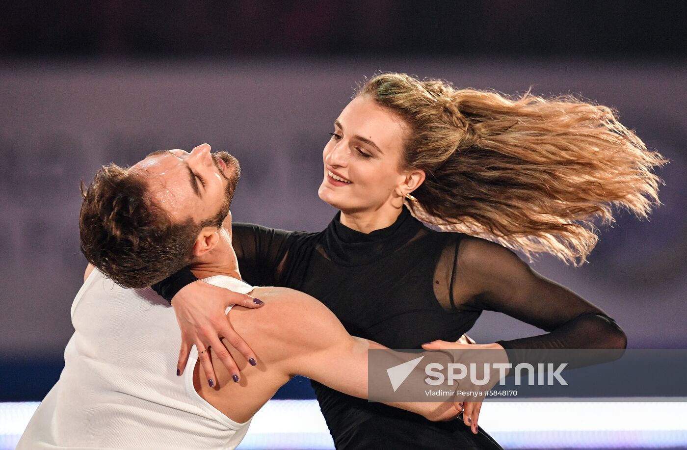 France's Gabriella Papadakis and Guillaume Cizeron perform during the gala exhibition at the World Team Trophy figure skating competition in Fukuoka, Japan. Location: Japan, Fukuoka. Author: Vladimir Pesnya/Sputnik. Japan Figure Skating Team Worlds Gala Exhibition
