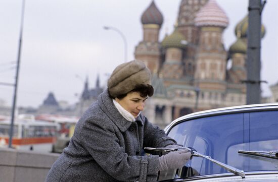 Shcherbakov Moscow Silk Integrated Works weaver Maria Poleshchuk