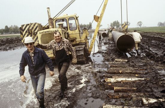 Building Kobrin-Brest-Warsaw gas pipeline