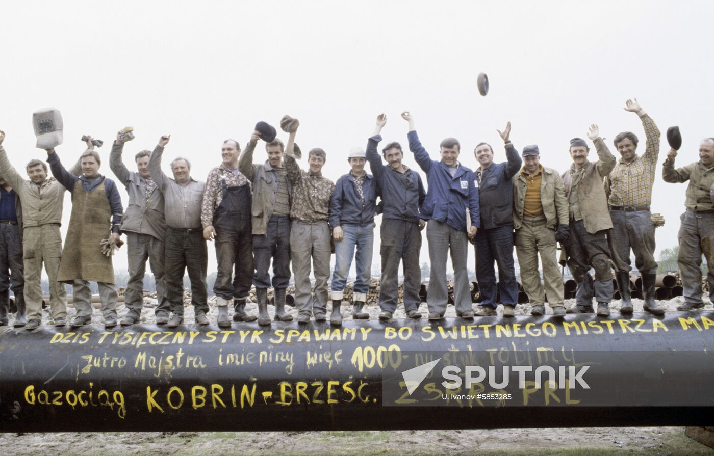 Building Kobrin-Brest-Warsaw gas pipeline