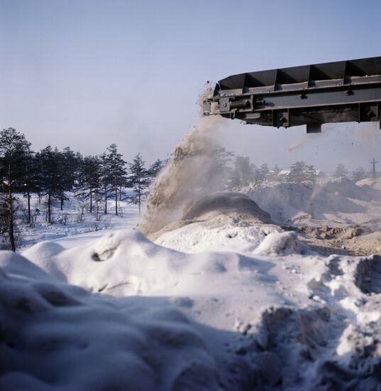 SM-2 self-propelled railway snow plow