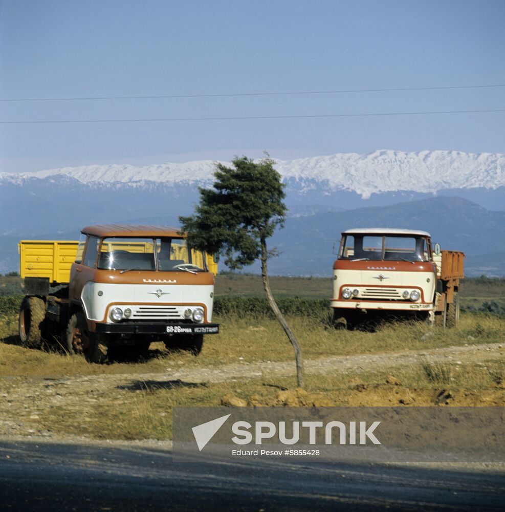 KAZ-608 Koklhida trucks