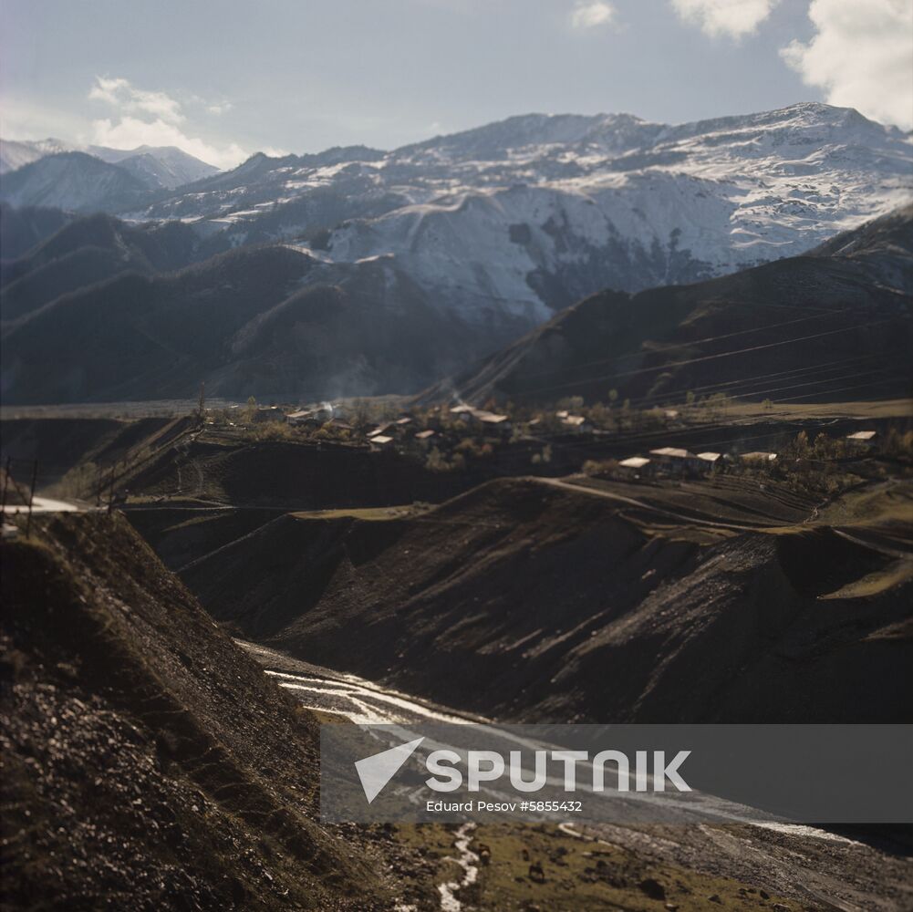 Zemo-Mleta village on Georgian Military Road