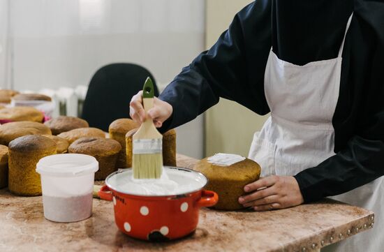 Russia Orthodox Easter Preparation