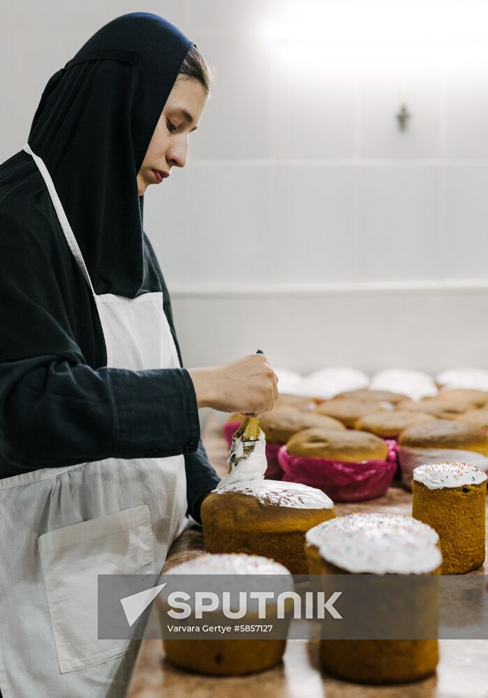 Russia Orthodox Easter Preparation