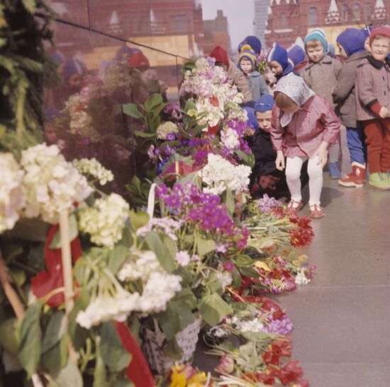 Children at Lenin's Mausoleum