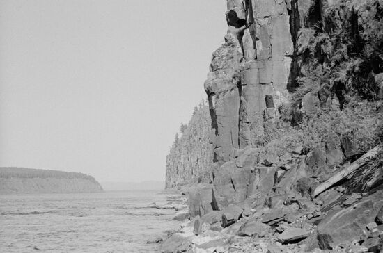 Building Bratsk Hydroelectric Power Station