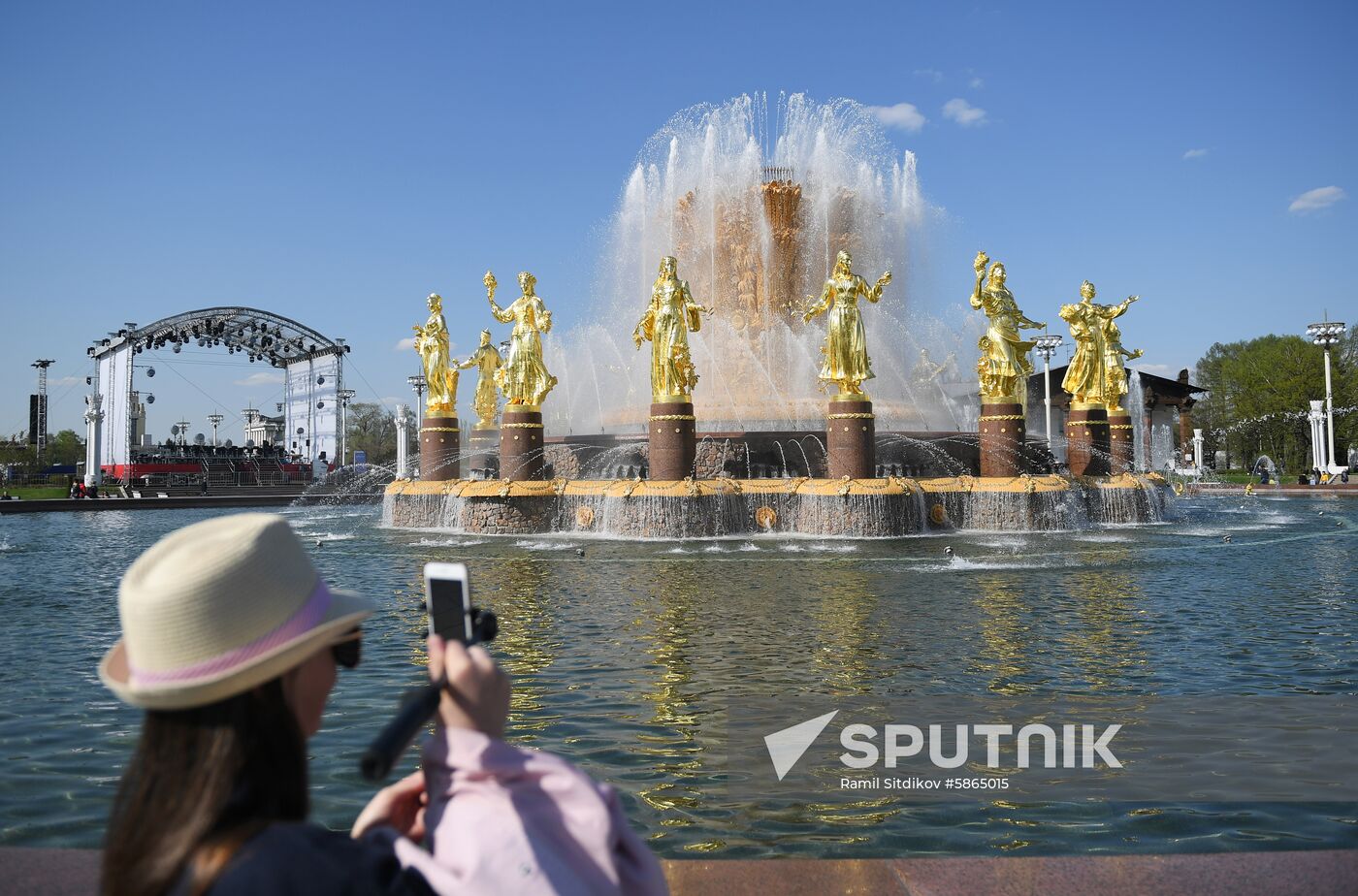 Russia Fountain Season