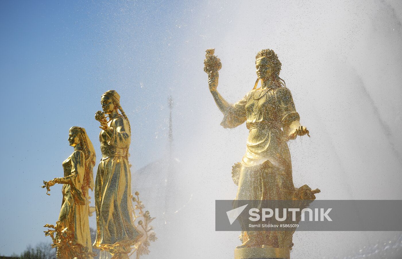 Russia Fountain Season