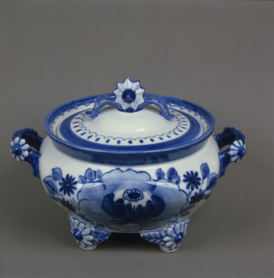 Gzhel folk craft