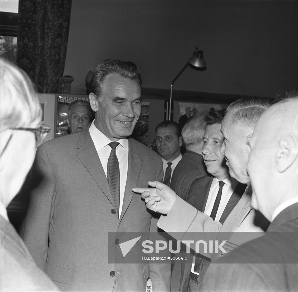 Soviet partisans meet with Stanislaw Wronski