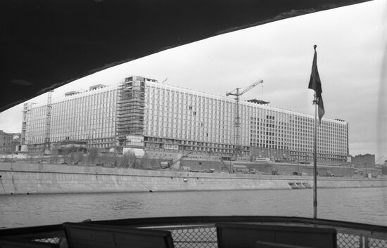 Rossiya Hotel under construction