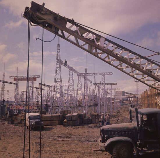 Building Vilyuiskaya Hydropower Plant