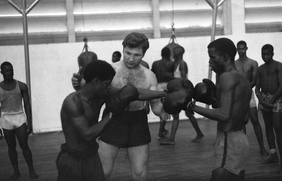 Guinean boxers' training session