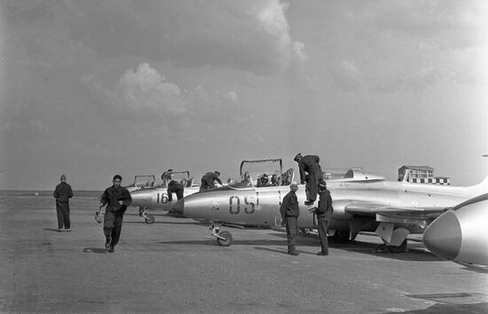 Vietnamese People's Army pilots train in Soviet Union
