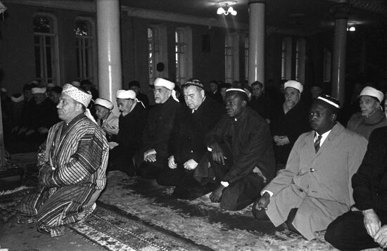 Guests from Uganda at a Moscow mosque