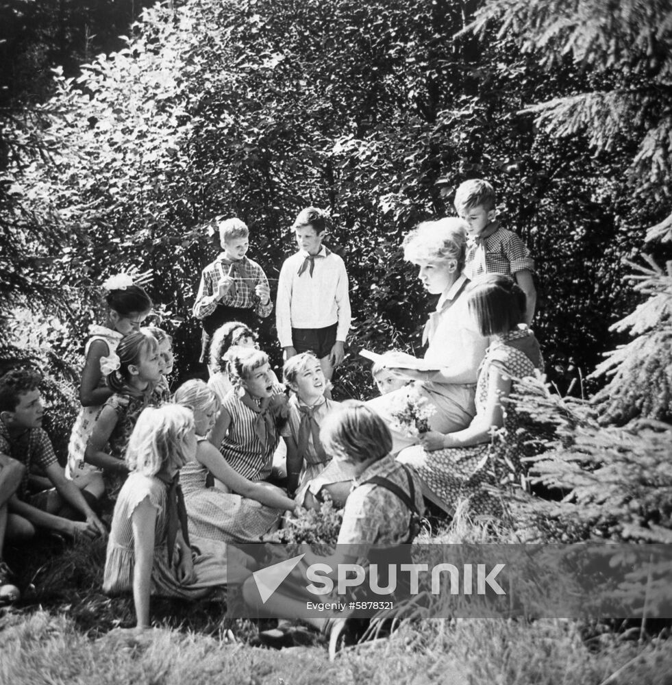 Young Sailor camp for Young Pioneers
