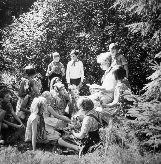 Young Sailor camp for Young Pioneers