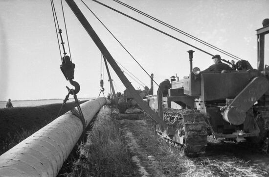 Building Stavropol-Moscow main pipeline