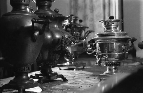 Rezvin's samovar collection