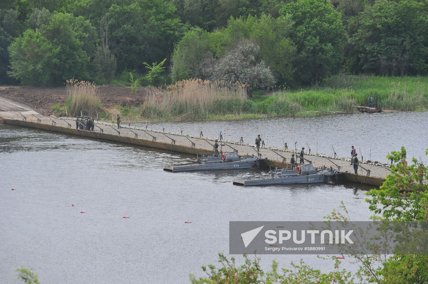 Russia Pontoon Crossing