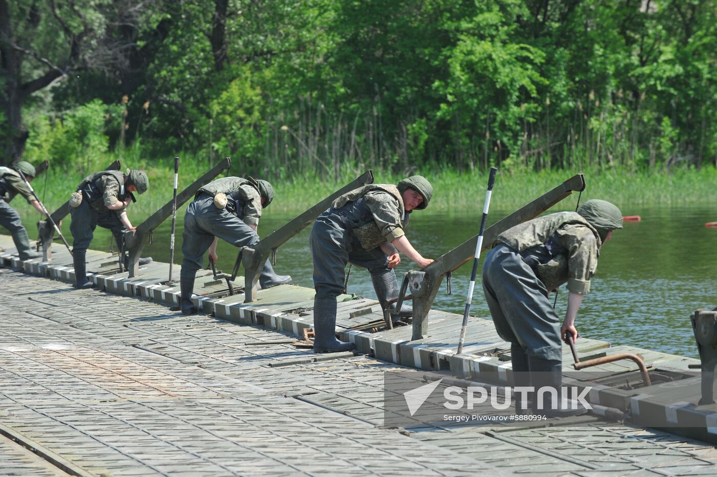 Russia Pontoon Crossing