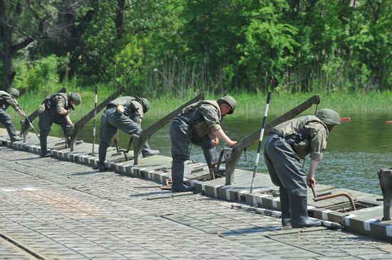 Russia Pontoon Crossing