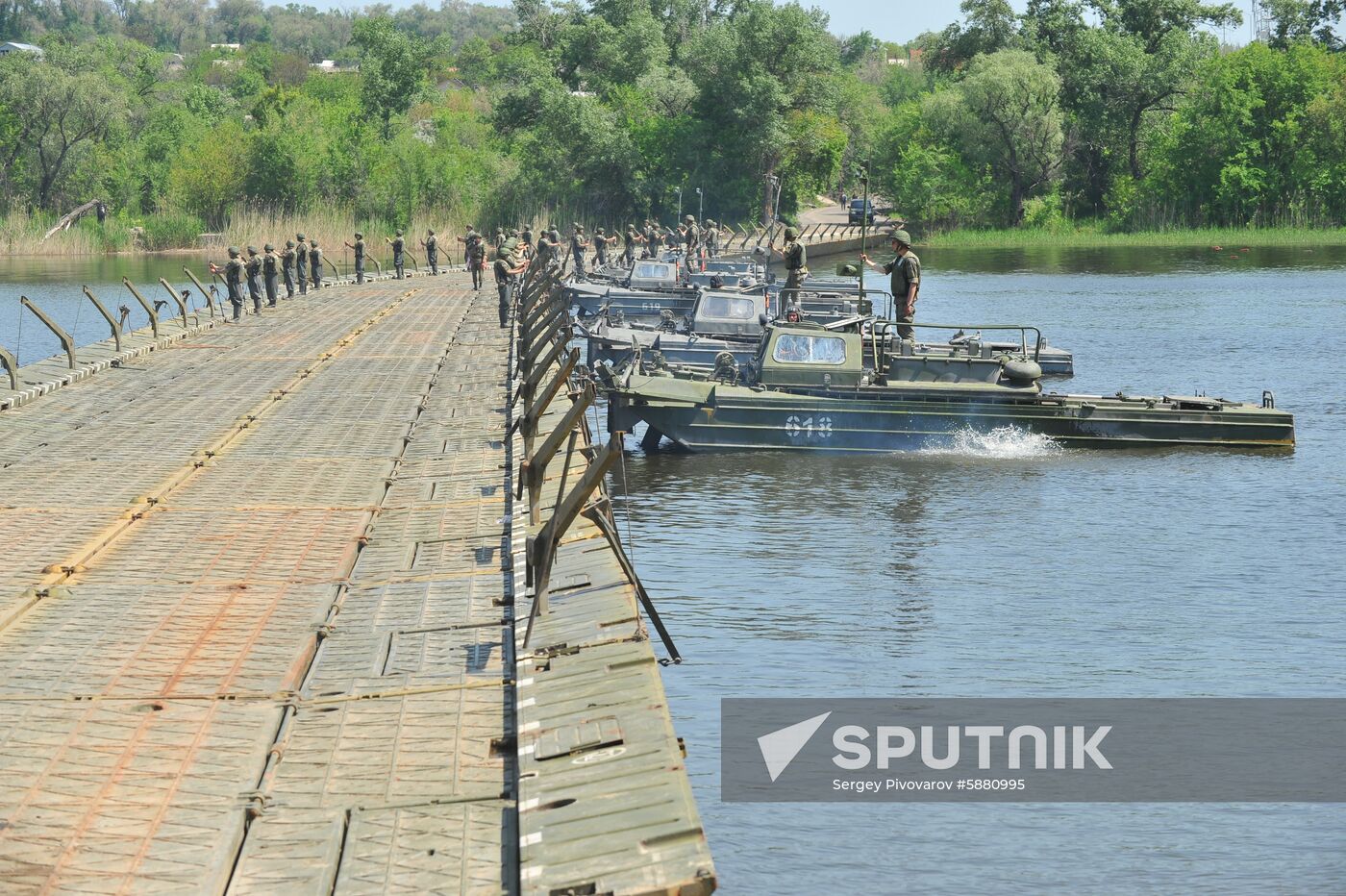 Russia Pontoon Crossing