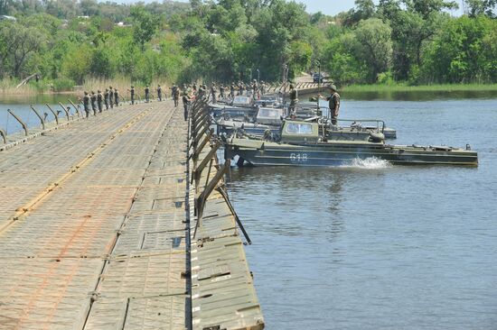 Russia Pontoon Crossing