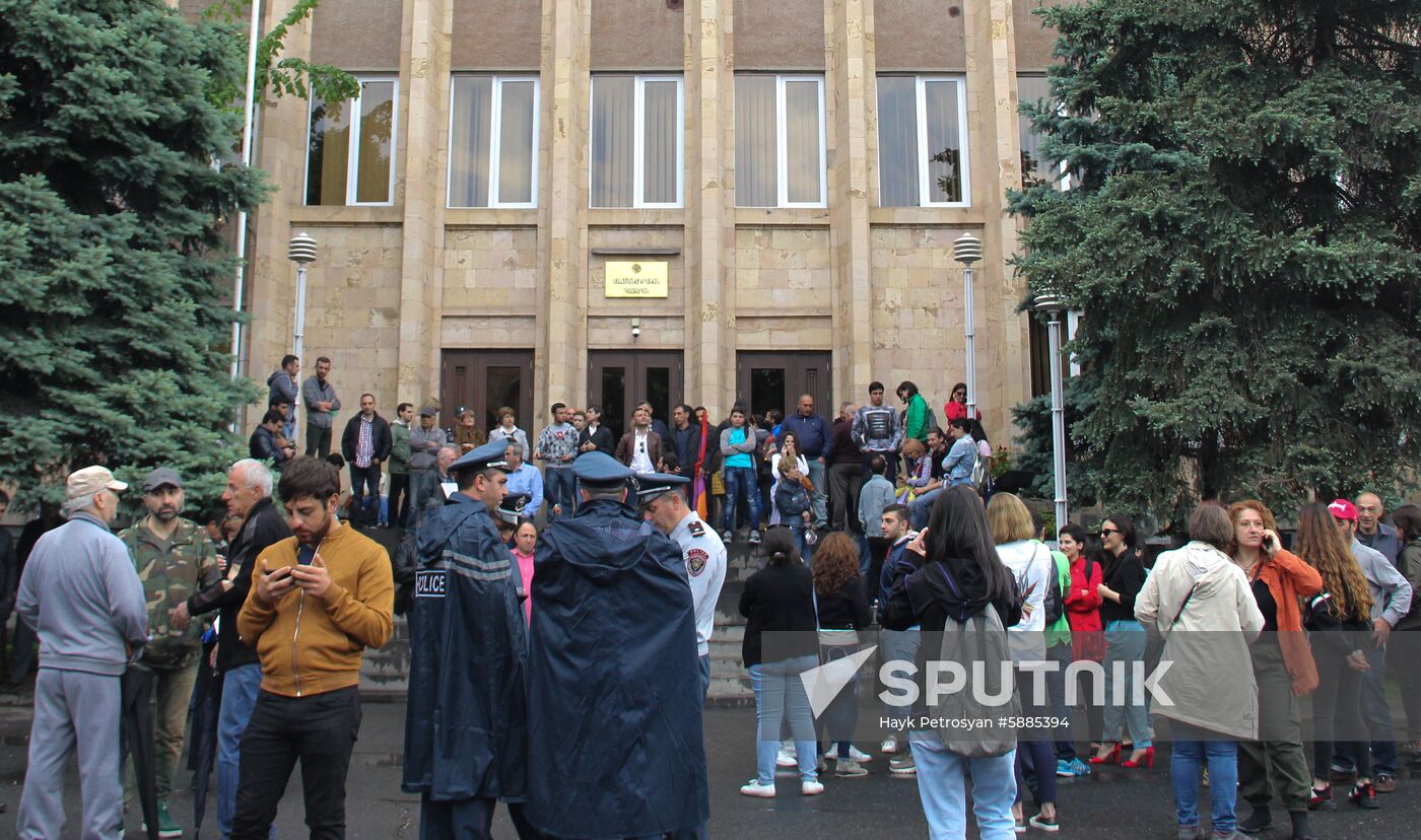 Armenia Courts Blocked