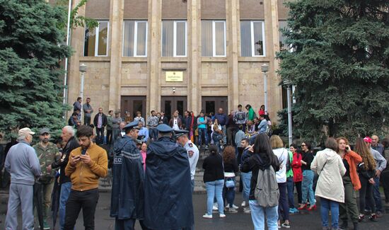 Armenia Courts Blocked