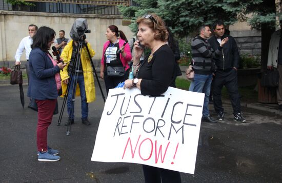 Armenia Courts Blocked