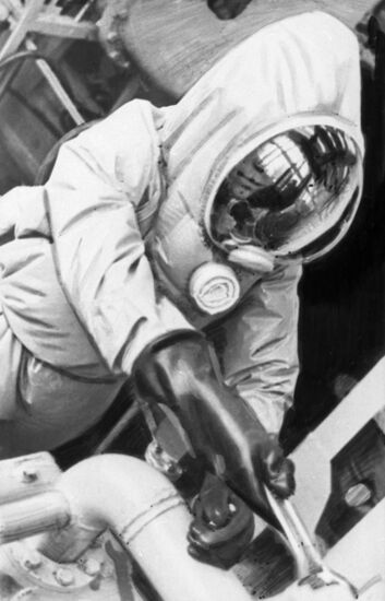 Pressurized anti-radiation suit