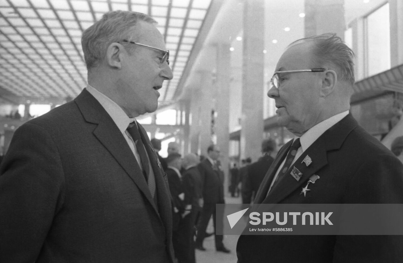 Writer Vadim Kozhevnikov and sculptor Nikolai Tomsky