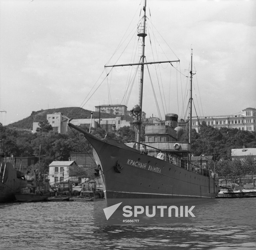 Red Banner ship and museum