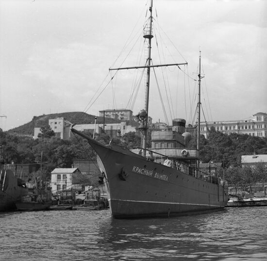 Red Banner ship and museum