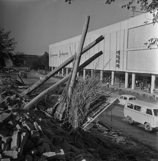 Clean-up operations after the earthquake in Tashkent