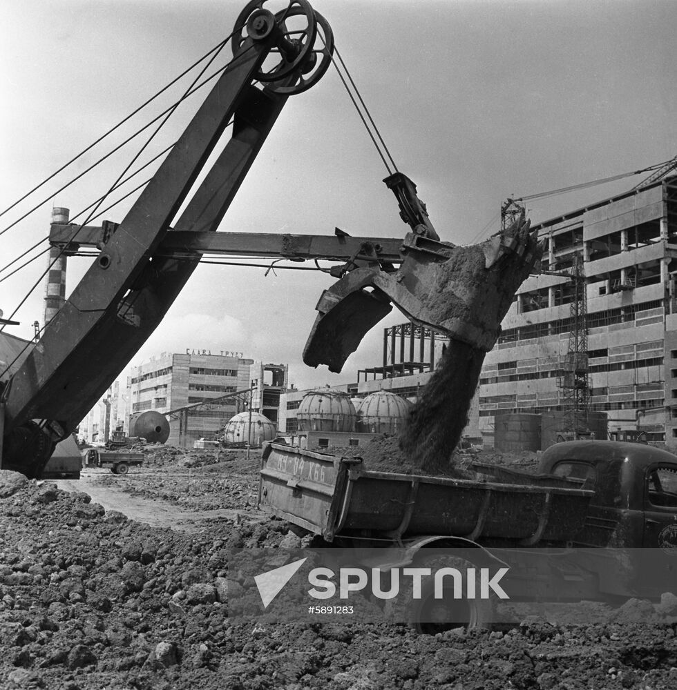 Construction of Angarsk Oil Refinery