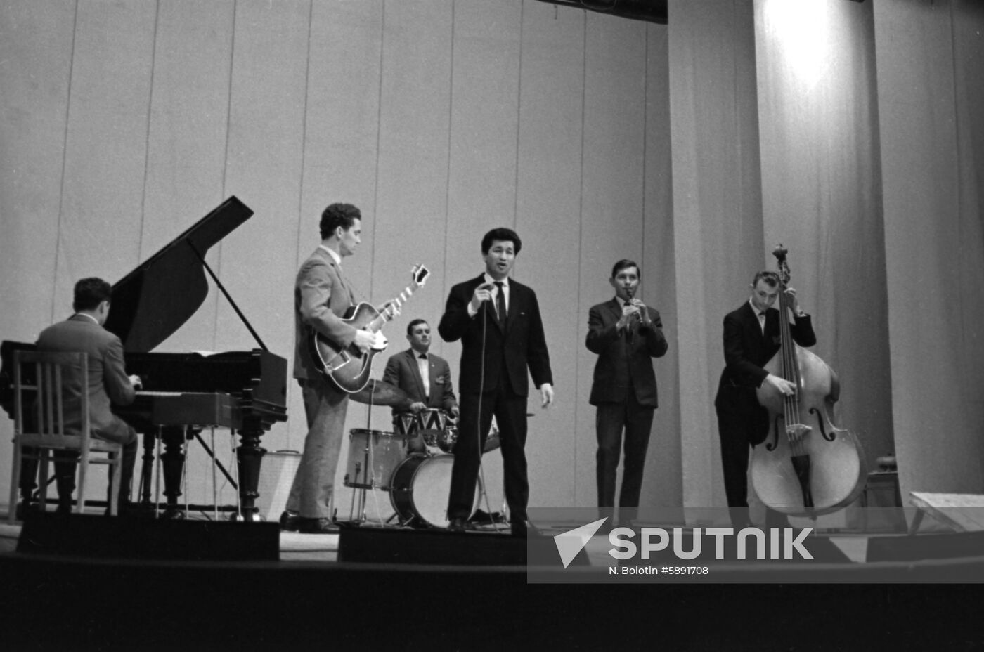Amateur music band at MEI