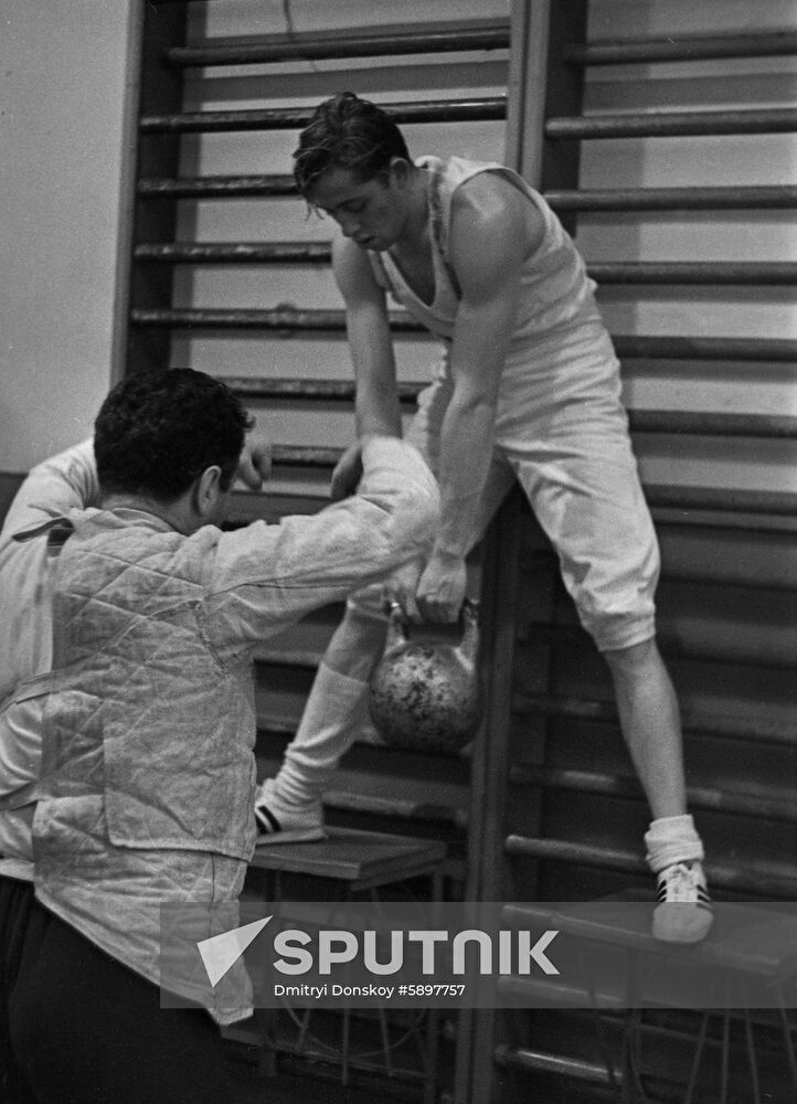 Fencer Grigory Kriss
