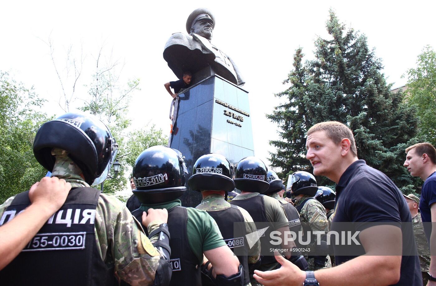 Ukraine Zhukov Monument Dismantling